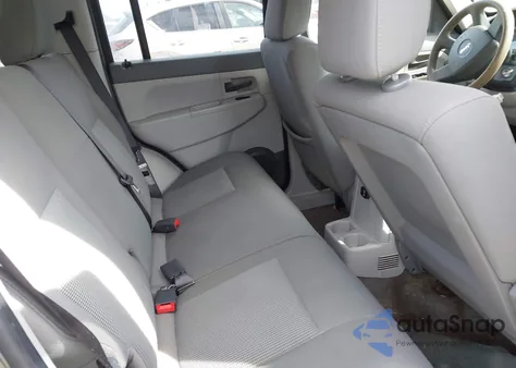 2008 Jeep Liberty Sport z USA, uszkodzony, nr VIN 1J8GP28K88W103616